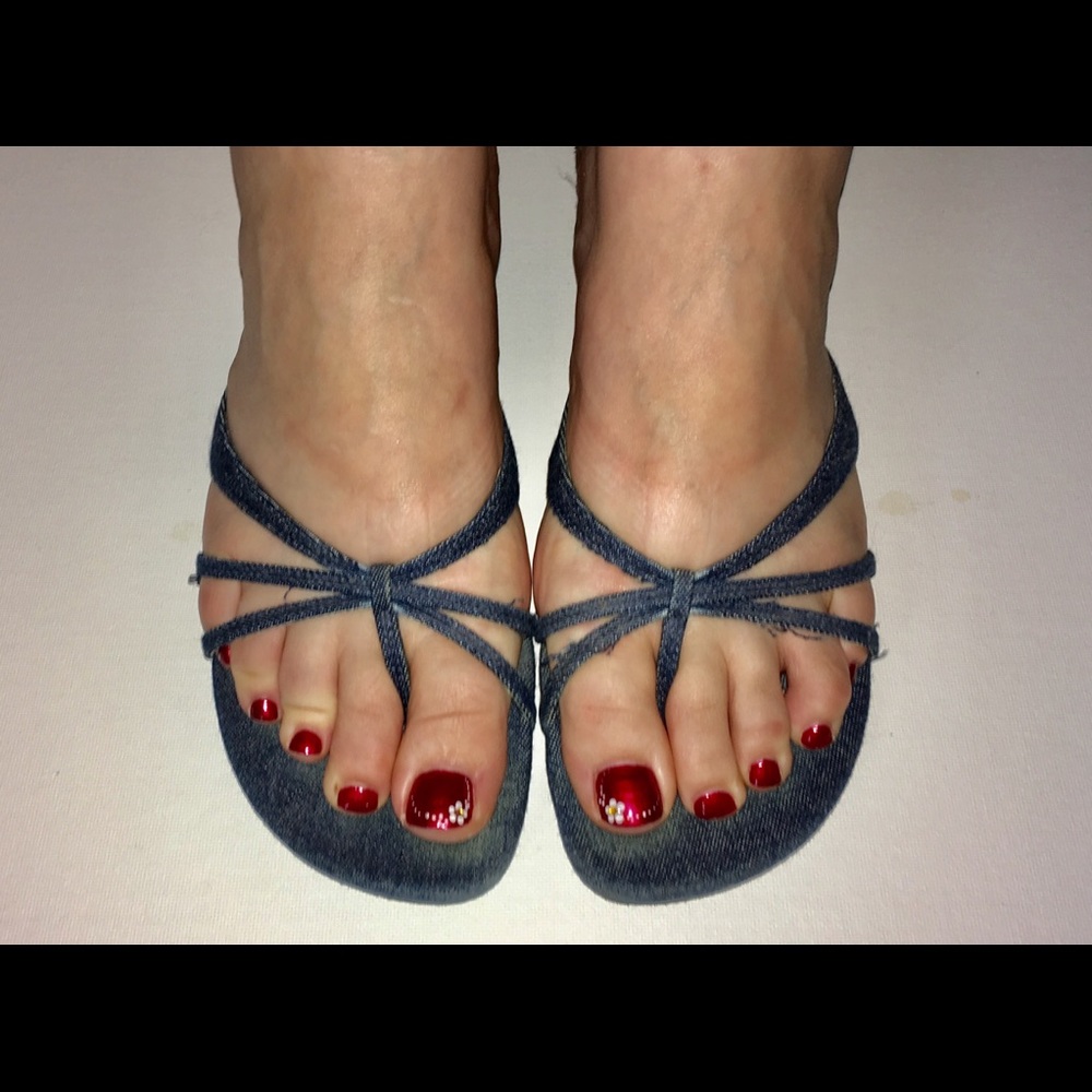 Adorable, low heeled, Jean shoes.